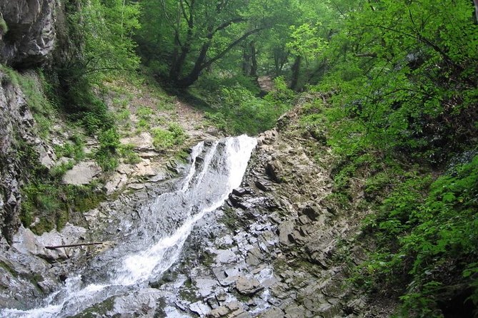 7 days in Azerbaijan - Gobustan rock art and mud volcanoes, the “wow, what is this” day