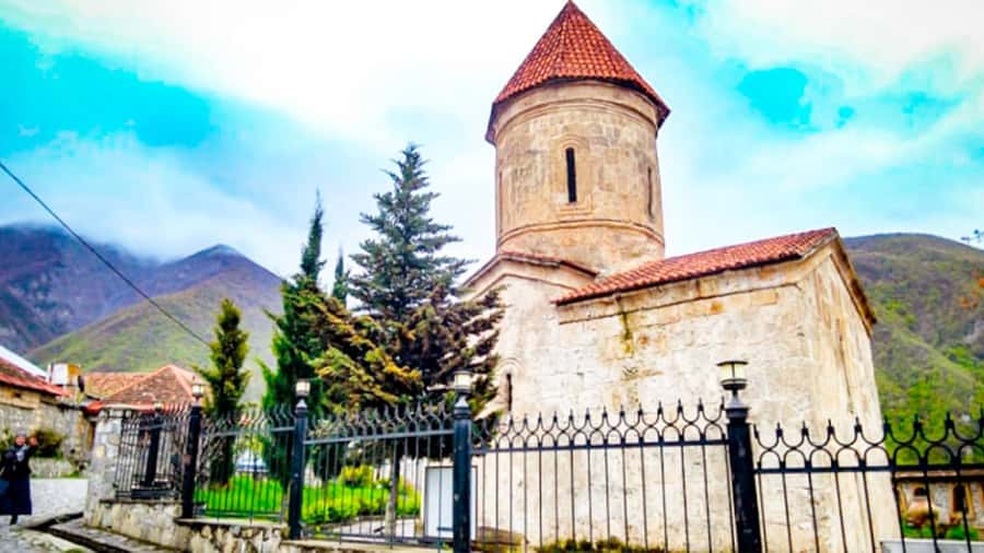 Baku: 2-Day Azerbaijan Tour with Option to Cross to Georgia - Should you book this 2-day Azerbaijan tour with the Georgia option?