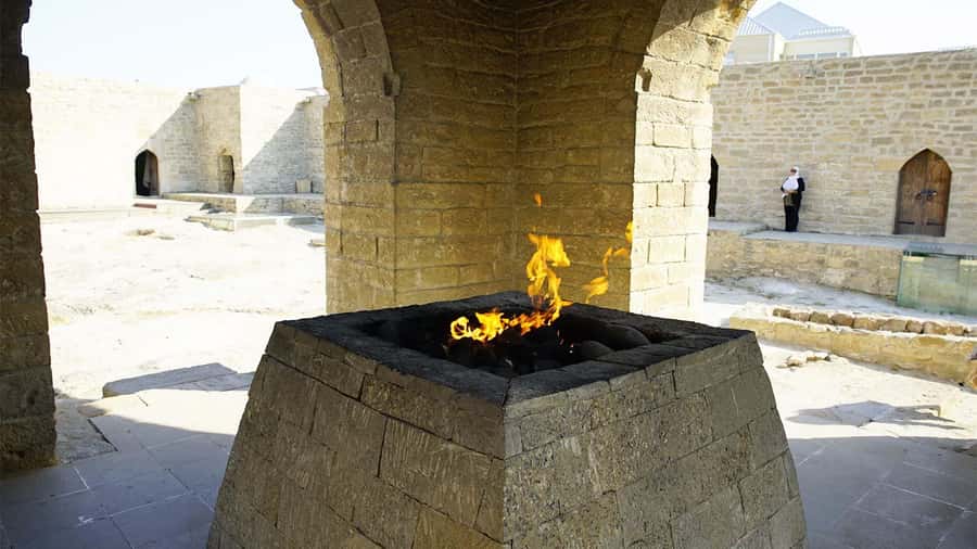 Baku: Absheron (Ateshgah and Yanar Dag) Tour - Walking time, photo stops, and how to pace yourself