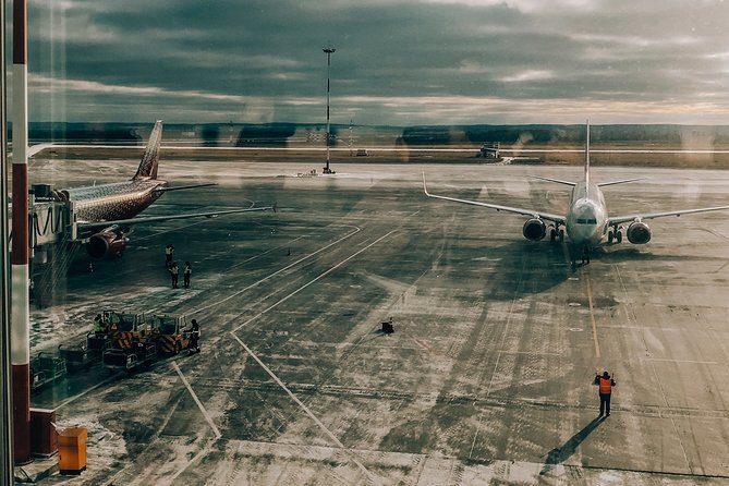 Baku Airport Private Transfer Service - Ride options in Baku, from sedan to big bus