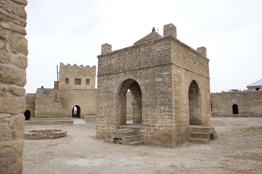 Baku: Burning Mountain & Zorastrian Temple Private Tour - Ateshgah Temple: the fire temple built around real burning gas