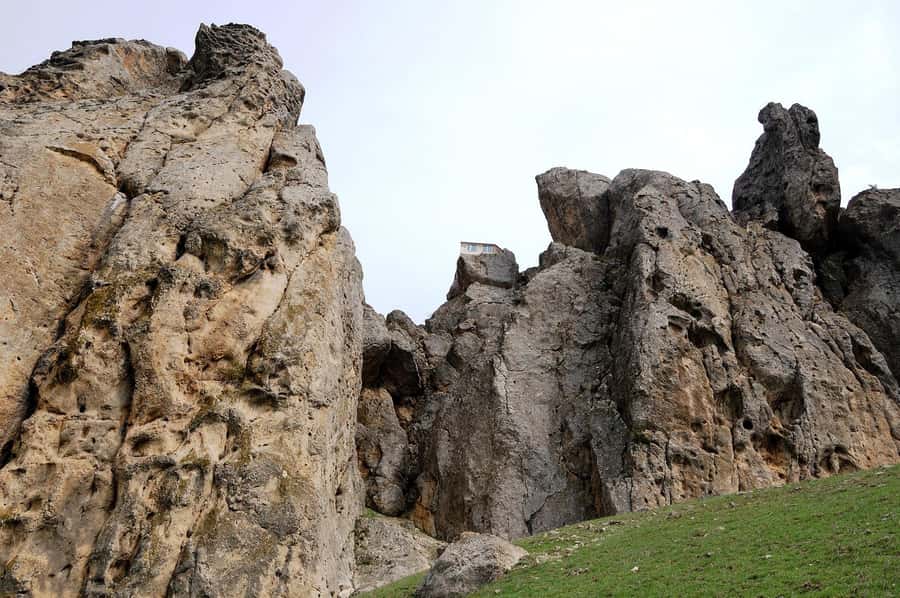 Baku: Candy Mountain, Pink Lake, Besh Barmag Dag and Mosque - Besh Barmag Mountain and Five Fingers views: the calm stop with a short climb