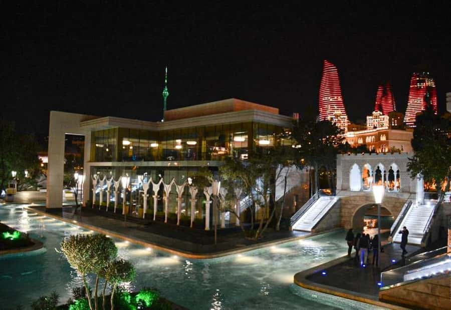 Baku City Night Tour - Victory Park and the quieter end of the loop