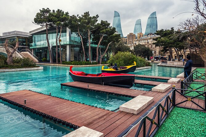 Baku City Sights Guided Night Walking Tour with Funicular - Alley of Martyrs, Martyrs Lane, and the Eternal Fire Monument