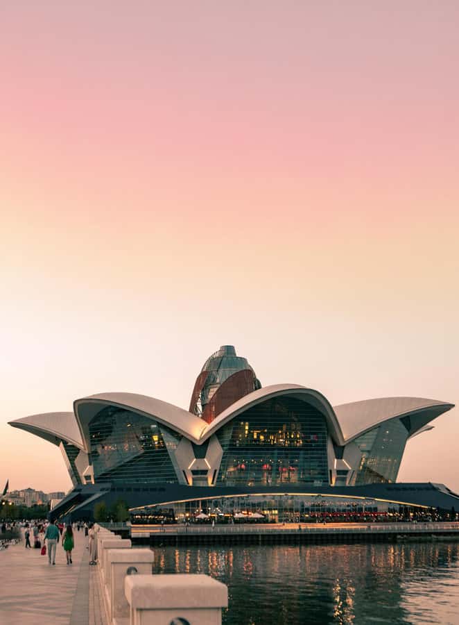 Baku City Tour: Explore the Heart of Azerbaijan - The guide makes a noticeable difference, especially in fast tours