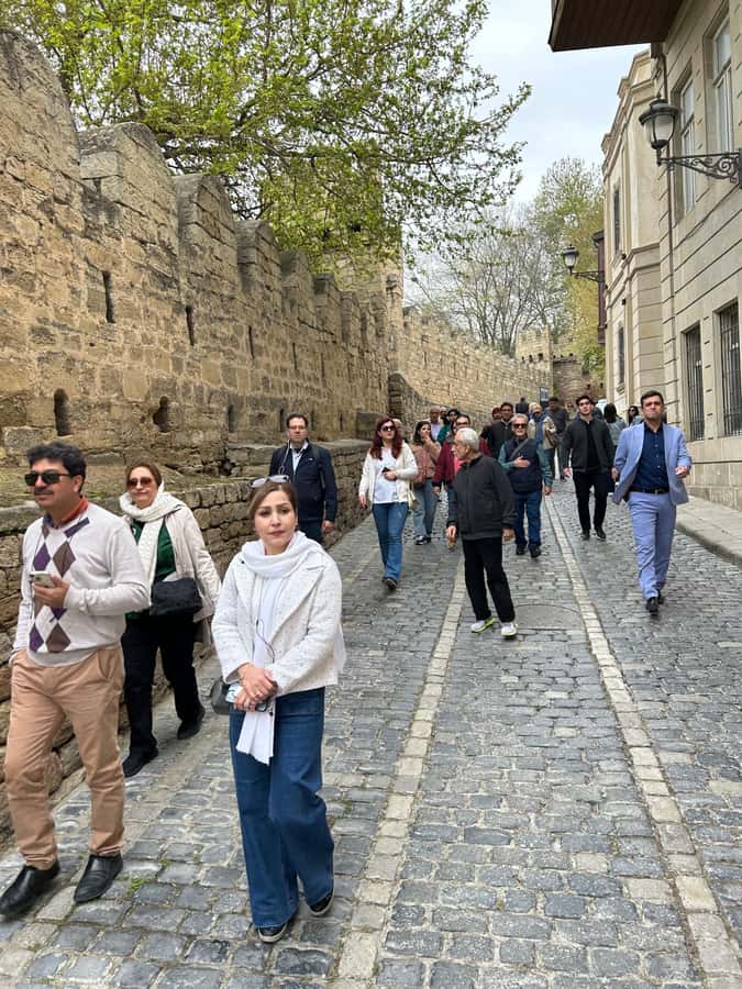 Baku: City Tour with Old City, Flame Towers, and Funicular - Heydar Aliyev Center exterior viewing with Zaha Hadid design