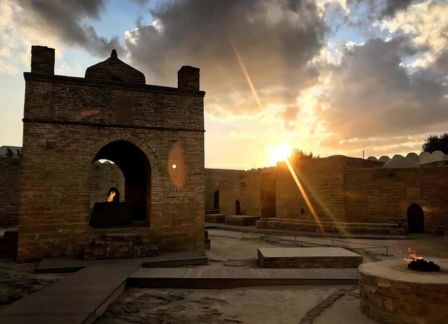 Baku: Gobustan & Absheron Trip - Food and time planning for a full-day coach tour