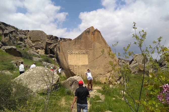 Baku: Gobustan, Mud Volcano, Fire Temple & Burning Mountain - Yanardag and the burning mountain reserve, watch how it’s explained