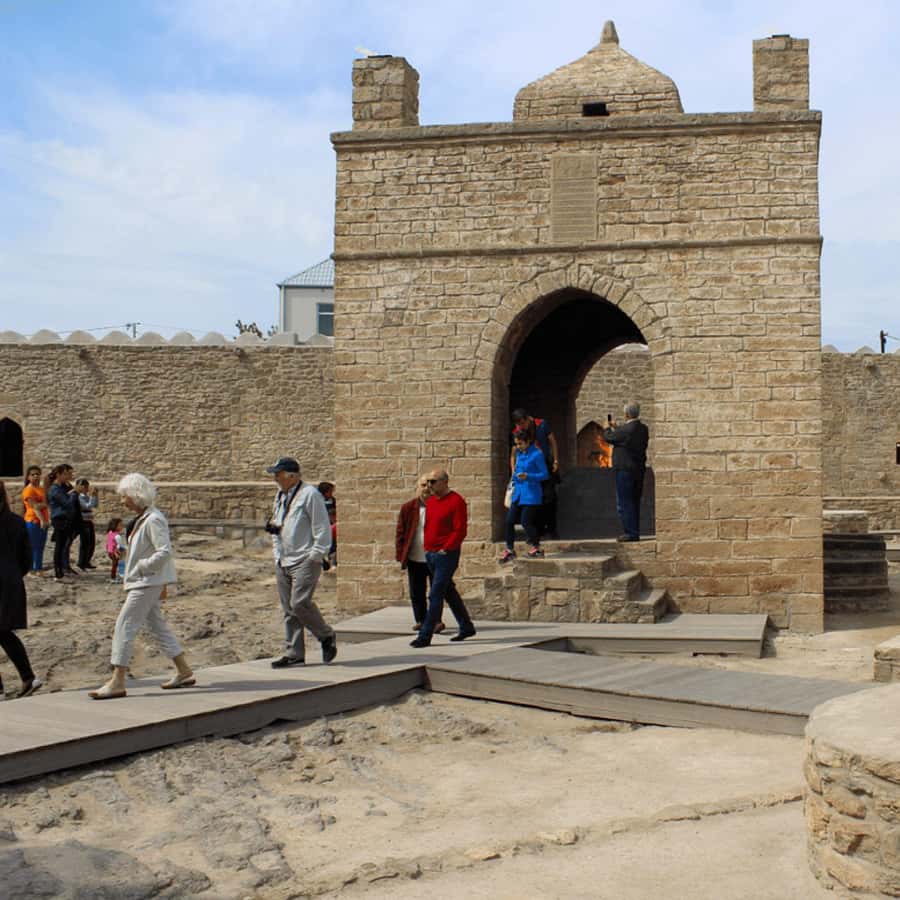 Baku: Gobustan, Mud Volcanoes, Fire Temple, & Yanar Dag Tour - Ateshgah Fire Temple in Surakhany: why a pentagonal complex became a meeting point of faiths