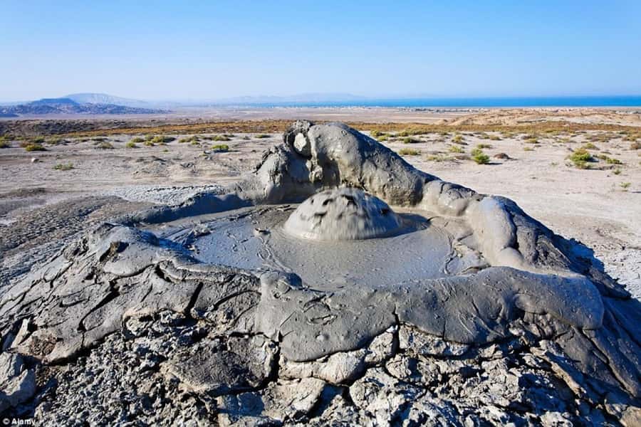 Baku:Gobustan Mud Volcanoes Temple & Entry tickets included - Atashgah of Baku Fire Temple: Zoroastrian roots with a sunset finish