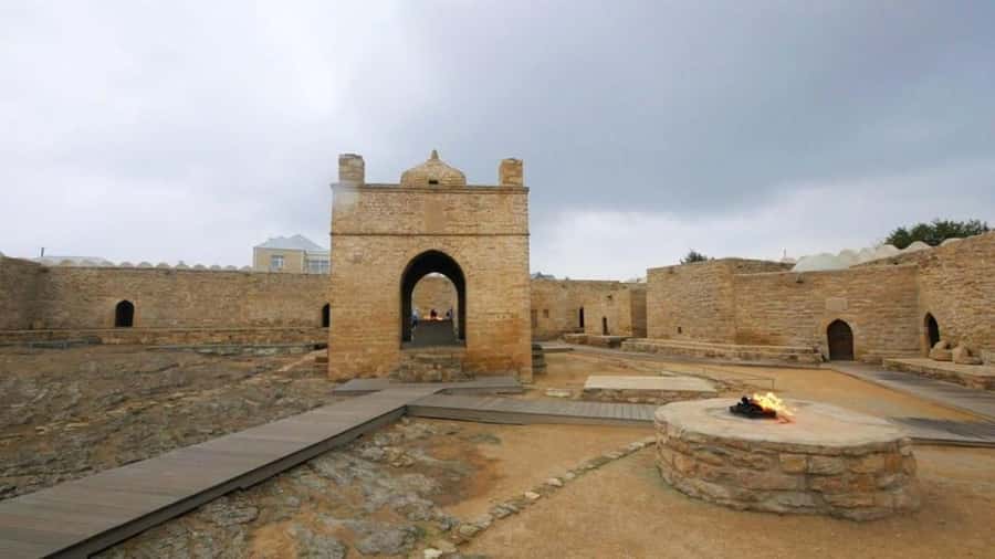 Baku:Gobustan Mud Volcanoes Temple & Entry tickets included - Guides make or break it on Gobustan and Absheron