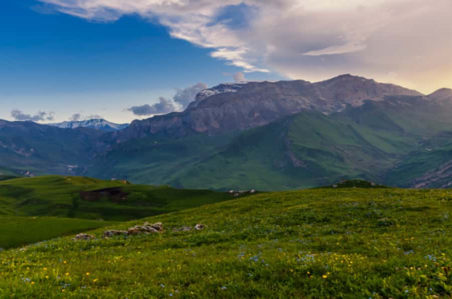 Baku: Guba, Shahdag, Laza & Lunch w/ Free City & Night Tour - Shahdag Mountain Resort: cable cars, queues, and the ride you should not skip