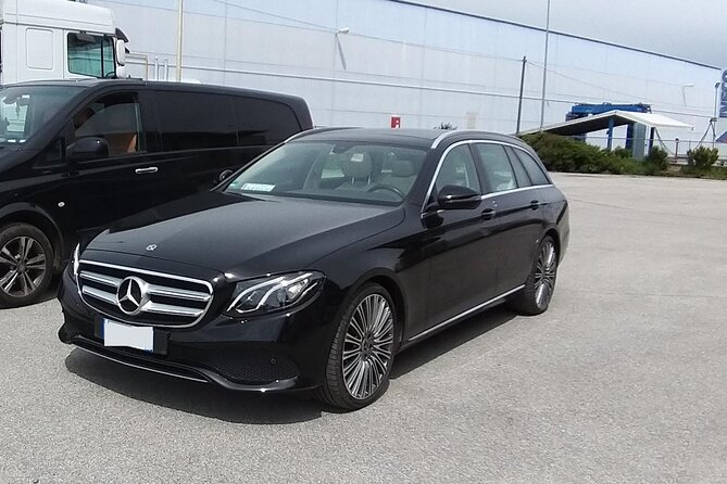 Baku Heydar Aliyev Airport (GYD) to Baku hotels - Arrival Private Transfer - Flight tracking and the nameplate meeting at Heydar Aliyev Intl Airport