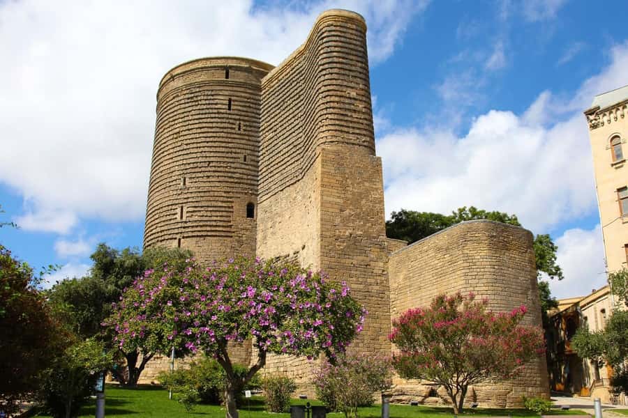 Baku Historical and modern tour in 2-3 hours+FREE Night tour - Baku Funicular Ride: A Quick Lift, Good for Views