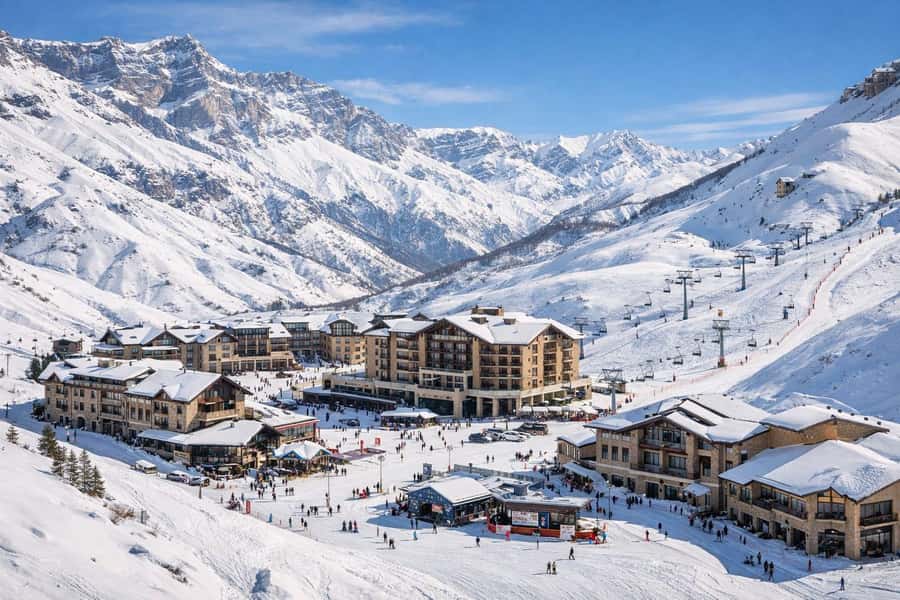 Baku: Khizi-Shahdag Tour with Resort Visit - Khizi Mountains: photo-friendly mineral layers and real guide context