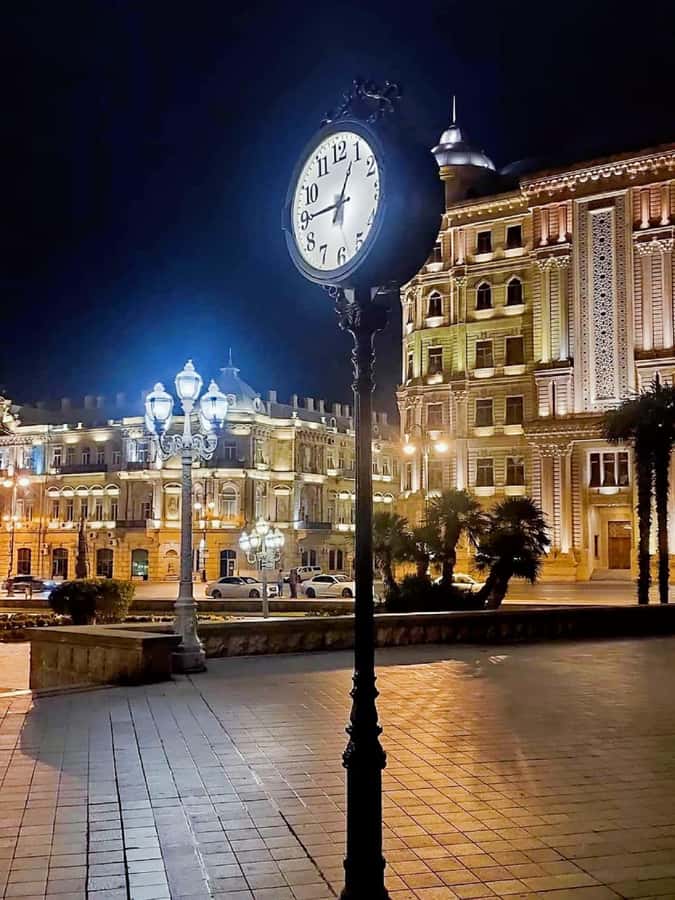 Baku: Light-Up Baku Walking Evening Tour - A 4-hour night route that makes Baku make sense