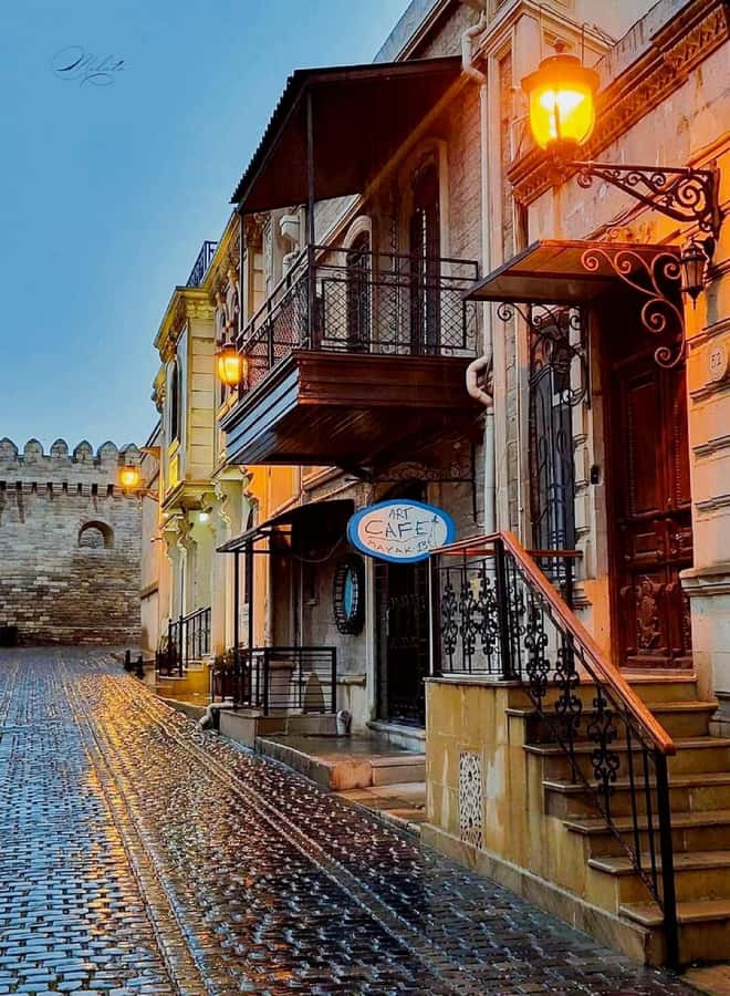 Baku: Light-Up Baku Walking Evening Tour - Flame Towers up close, and the light-up show you came for
