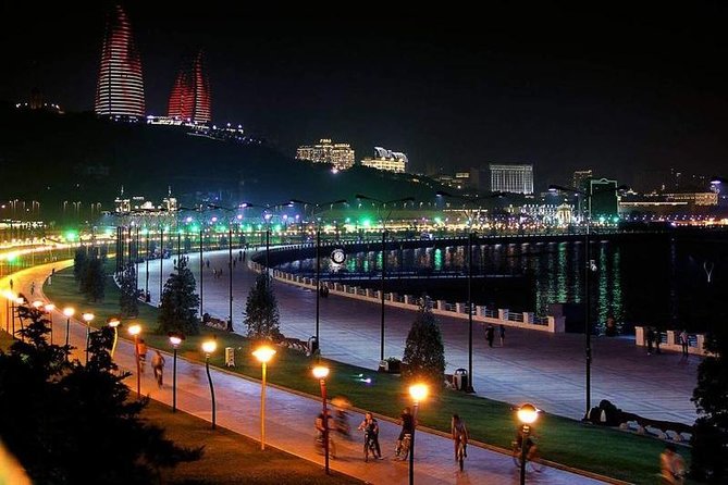 Baku Night City Tour - Fountain Square: Leafy Central Baku and a Very Specific Fountain Look