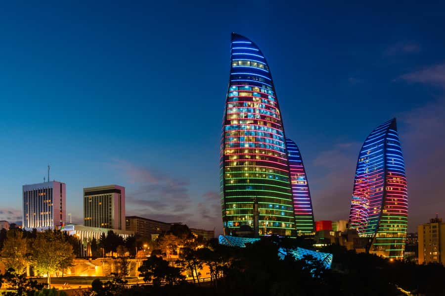 Baku: Nighttime Guided City Tour - Turkish Mosque and the Alley of Martyrs, Respectful and Unhurried