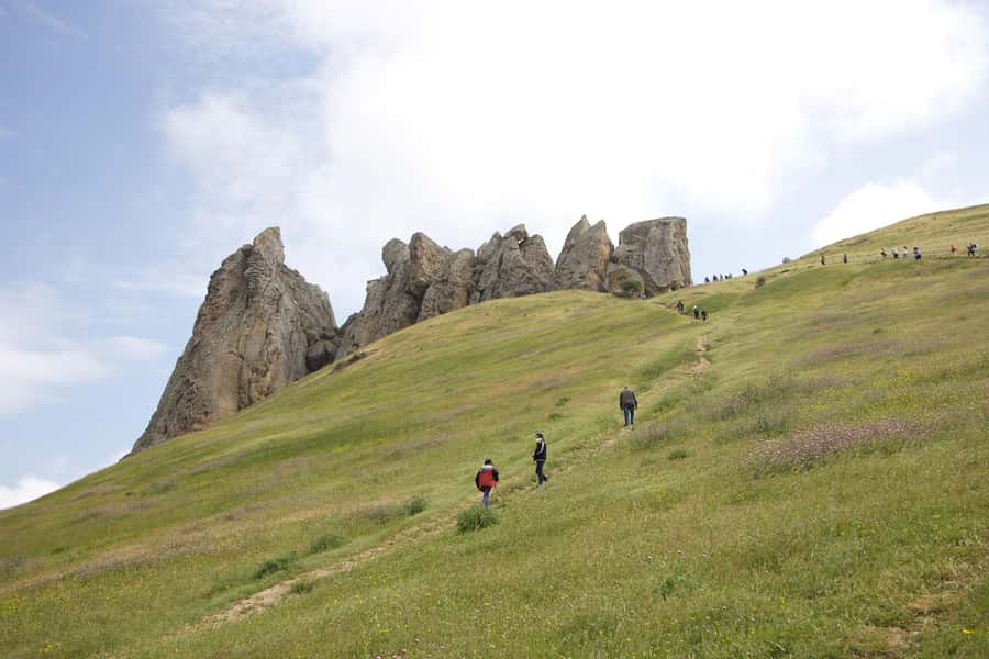 Baku: Pink Lake, Candy Cane & Beshbarmag Mountains - Beshbarmaq Mountain: Views, a Guided Moment, and a Quick Reality Check