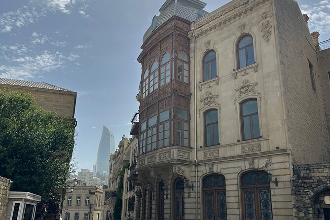 Baku's Ancient Heart - Juma Mosque and Baku City Walls: Sacred Space and Defensive Reality
