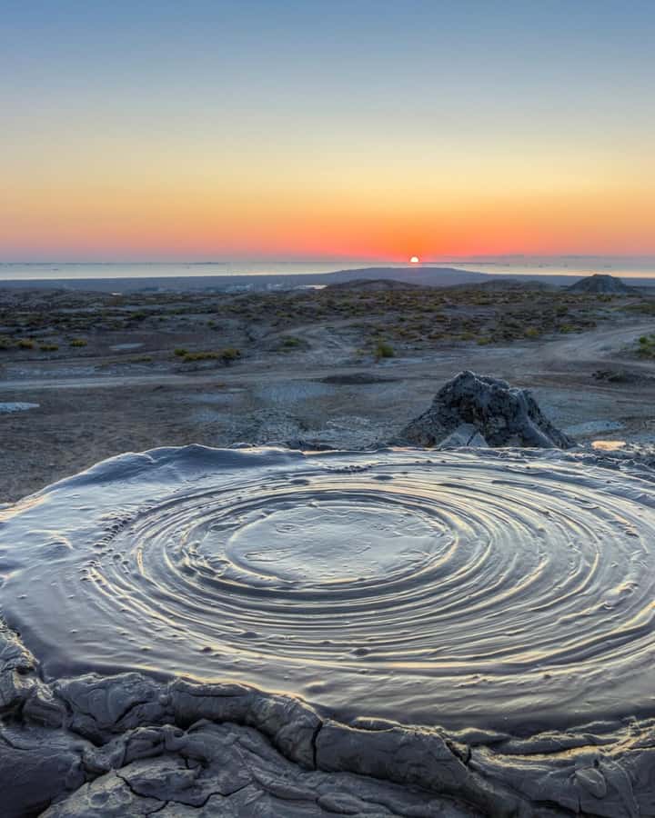 Baku: The Best 5 Sightseeing Spots Gobustan + Old City Tour - Gobustan and Absheron in One Day: Why This Mix Works