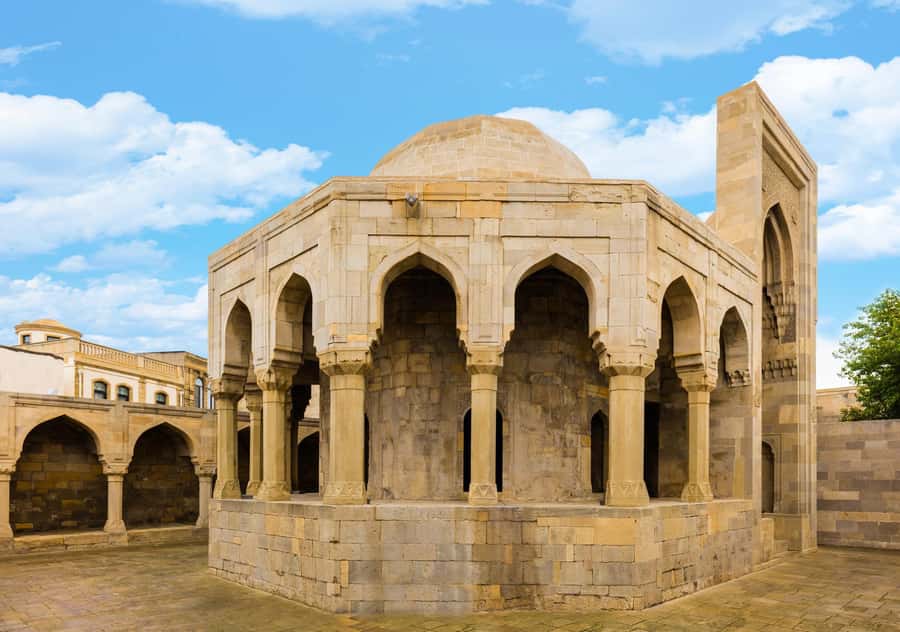 Baku: The Best 5 Sightseeing Spots Gobustan + Old City Tour - Lunch Break: How to Handle the One-Hour Window