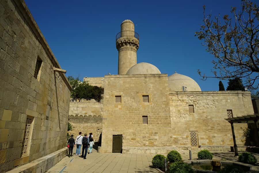 Become a Baku resident in a day - Bibi-Heybat Mosque: a spiritual stop with real historical weight