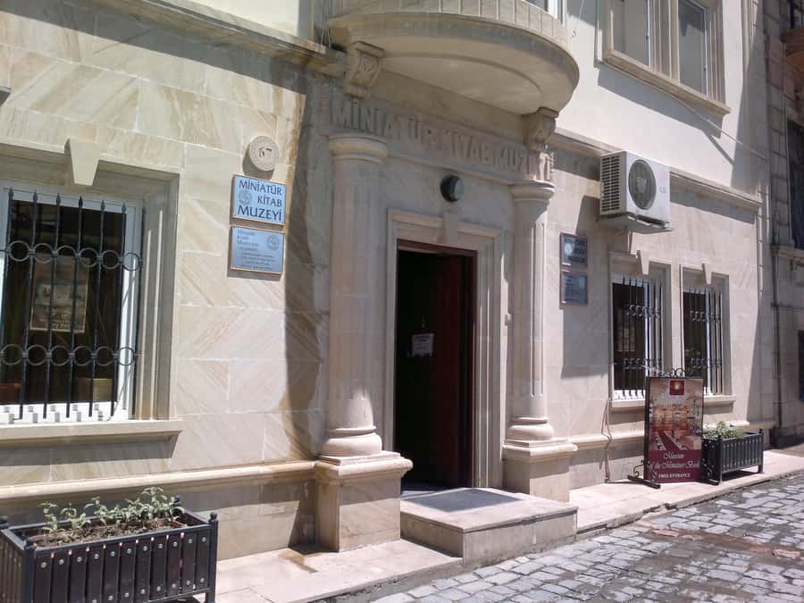 Best of Baku: 4-Hour City Tour Historic and Modern Landmarks - Carpet Museum Photo Stop, Design for People Who Usually Skip Museums