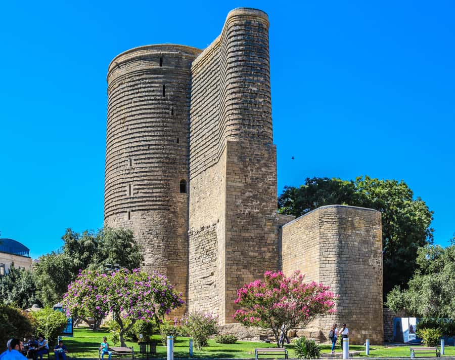 Best of Baku: 4-Hour City Tour Historic and Modern Landmarks - Philharmonia Garden and the Neoclassical Pause
