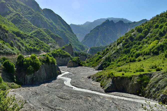 Caucasian Dream: From Gabala to Sheki (Private tour) - Morning stop in Shamakhi: from Qala Qapısı to Juma Mosque