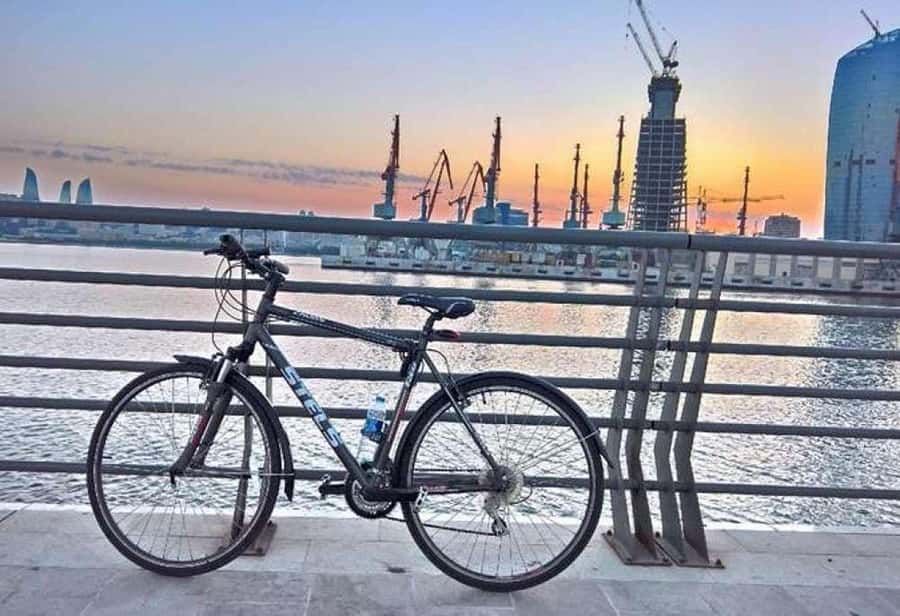 City Highlights Bike Tour - Rolling into Baku: how a 1.5-hour ride hits the right notes