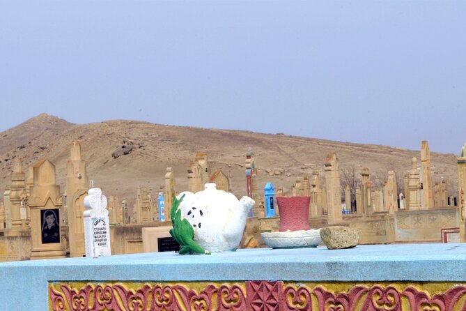 Colors of Parajanov: Sofi Hamid Shrine and Cemetery - The 3-hour format in Baku, and why it feels unhurried