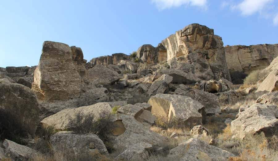 From Baku: Gobustan, Mud Volcanoes & Mosque Private Tour - Gobustan rock art museum: Stone Age life in pictures