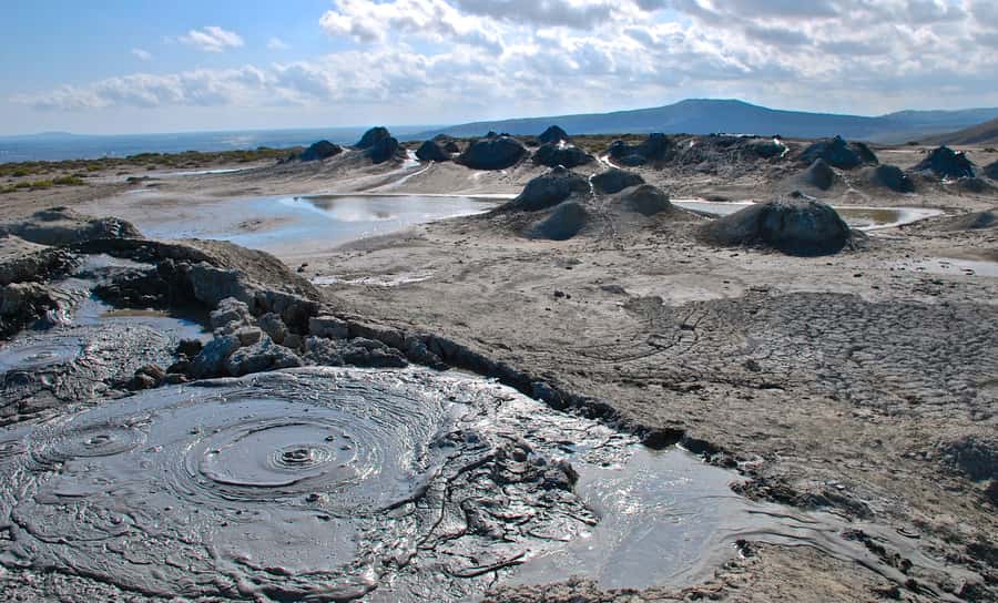 From Baku: Gobustan, Mud Volcanoes & Mosque Private Tour - Bibi-Heybat Mosque: a spiritual stop with a layered story
