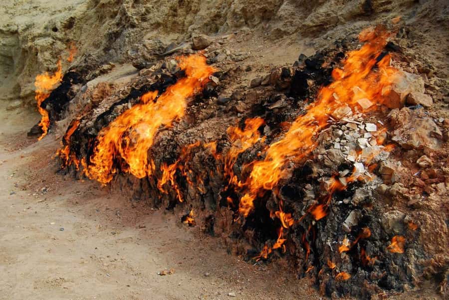 From Baku: Yanar Dag, Gobustan and Absheron Day Trip - Yanar Dag (Burning Mountain): the flames that make photos look real
