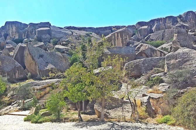 Gobustan and Absheron Tour with Guide - Yanar Dag: the walking-distance reminder that gas is still doing the work