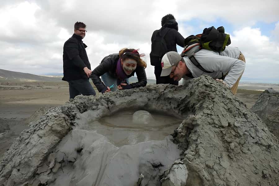Gobustan and Fire temple Tour with Italian speaking guide - Yanardagh Burning Mountain: natural flames from gas vents