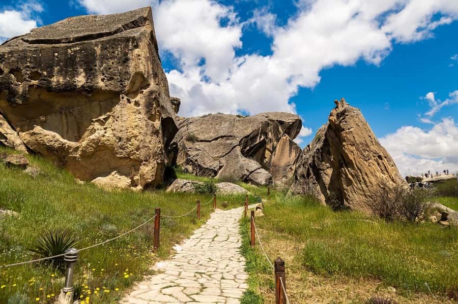 Gobustan and Fire temple Tour with Italian speaking guide - Lunch break and drinks: what’s included and what you should plan