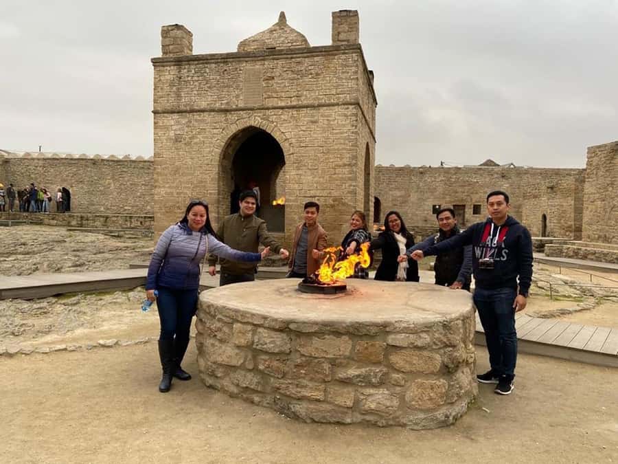 Gobustan & Mud, Fire Temple, Burning Mountain, H.A. Center - Lunch before the fire temples: how to keep energy without overspending