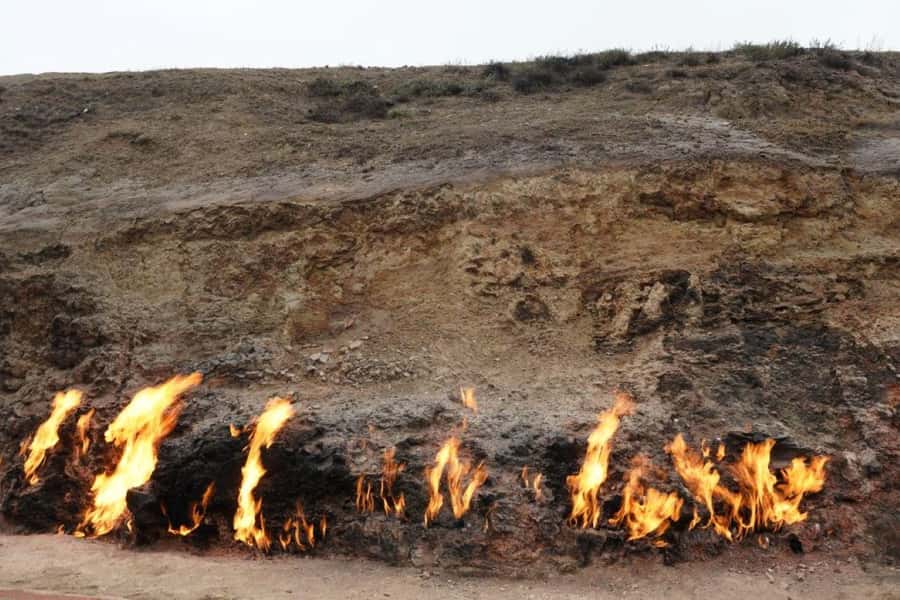 Gobustan, Mud Volcanoes, Fire Temple and Fire Mountain Tour - Bibi Heybat Mosque: a quick Caspian-side culture break