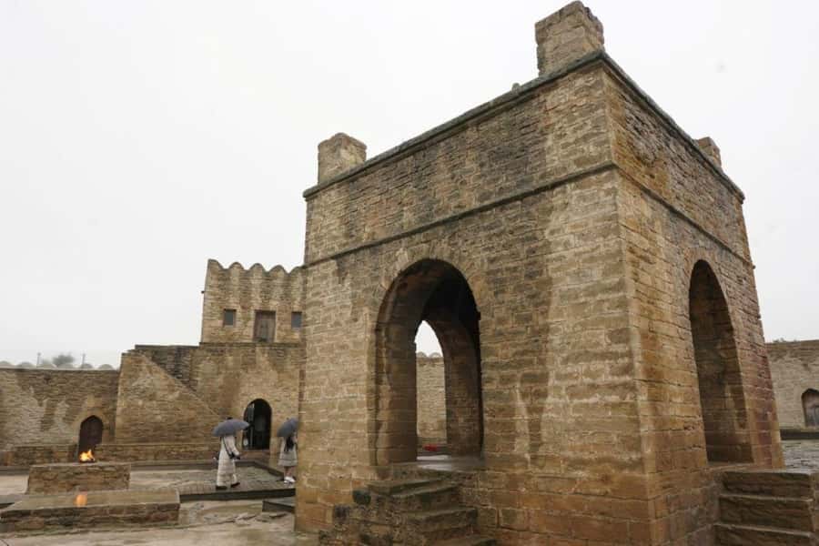 Half Day Ateshgah Fire Temple and Yanardag Private Tour - From Baku to Absheron: how this half-day actually feels