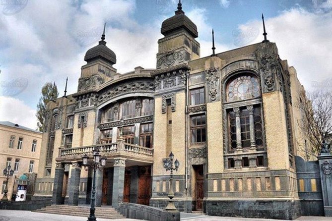 Half-Day Baku Private Walking Tour with Pickup - Entering Baku Old City: Walls, Maiden Tower, Shirvanshahs’ Palace, and Tea-Time Snacks