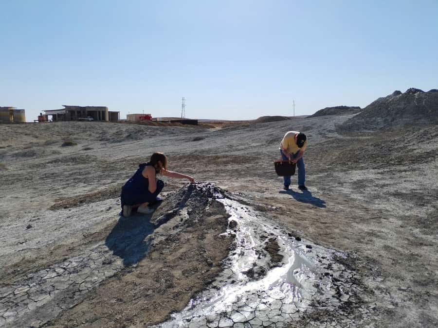 Half-Day Private Gobustan Rock Art and Mud Volcanoes Tour - Bibi-Heybat Mosque: spiritual place and a 13th-century shrine site