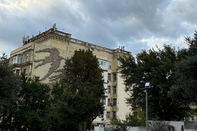 Old City tour - Starting at Maiden Tower: why the first stop matters