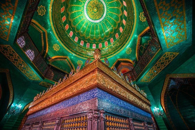 Private Full-Day Gobustan and Absheron Tour - Bibi-Heybat Mosque, a peaceful included stop with strong atmosphere