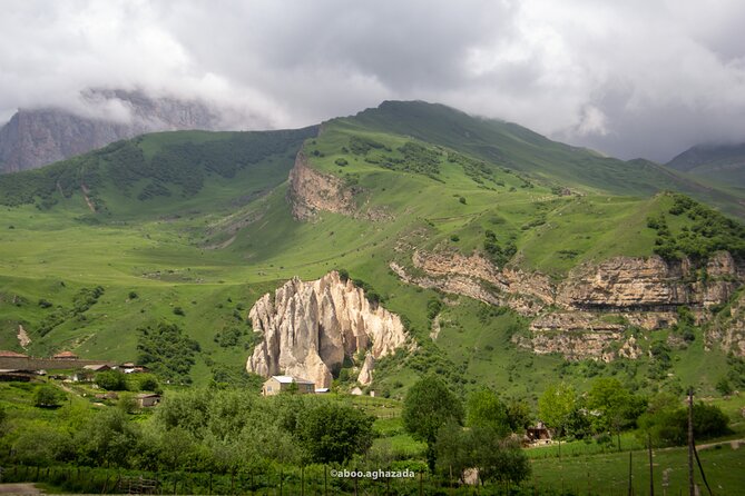 Private Hike through Magic Valley to Laza waterfalls - Entering the day at Beshbarmag: coffee with a mountain view